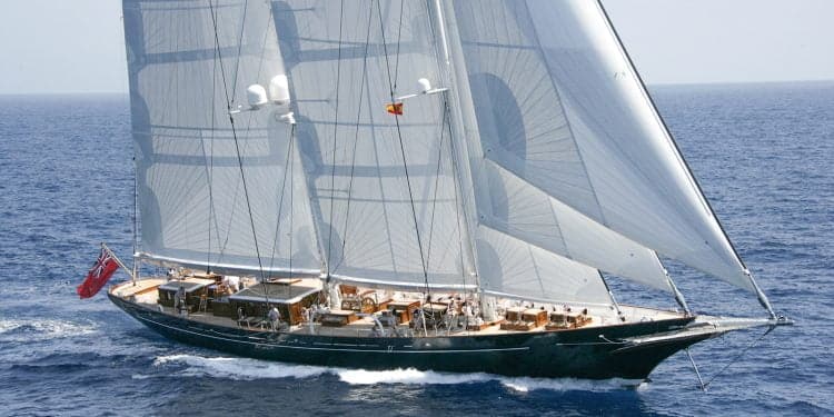 Kanadalı milyarder dev yelkenlisi Meteor ile Bodrum’da