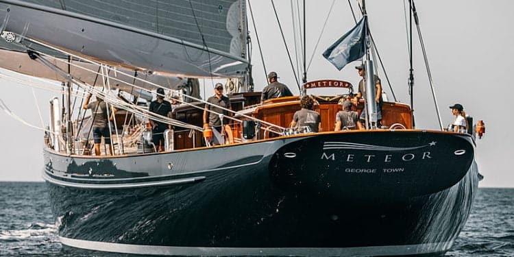 Kanadalı milyarder dev yelkenlisi Meteor ile Bodrum’da