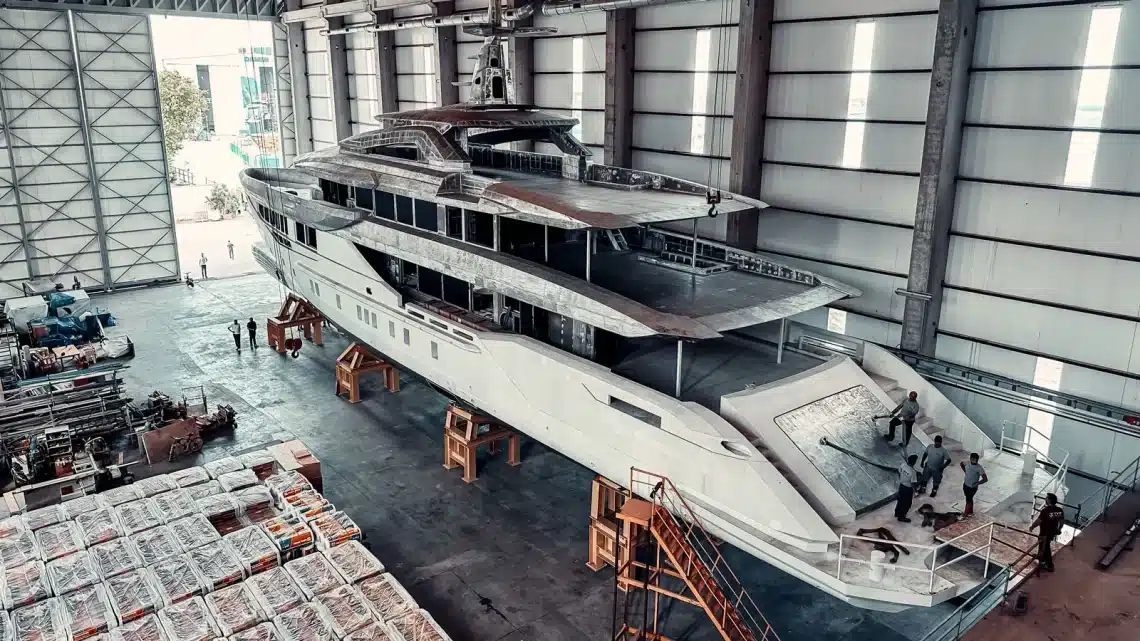 52 Metrelik Bilgin Süperyatı Antalya’ya Geldi