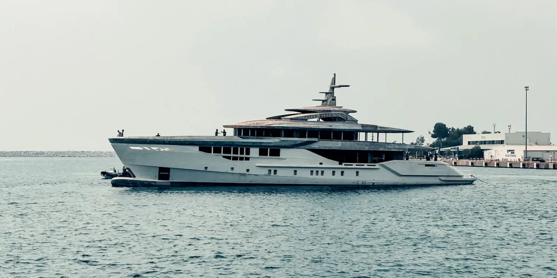 52 Metrelik Bilgin Süperyatı Antalya’ya Geldi