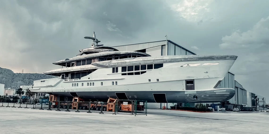 52 Metrelik Bilgin Süperyatı Antalya’ya Geldi