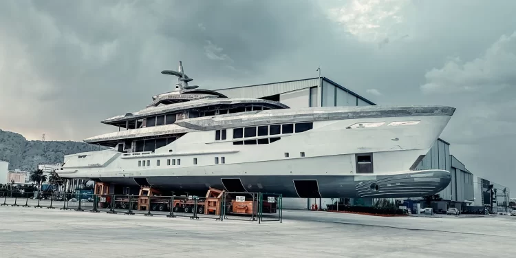 52 Metrelik Bilgin Süperyatı Antalya’ya Geldi