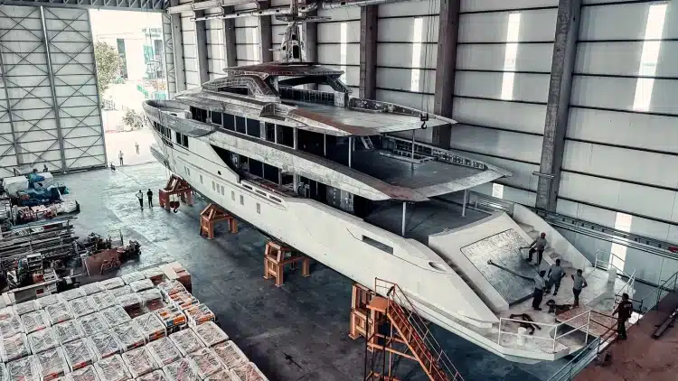 52 Metrelik Bilgin Süperyatı Antalya’ya Geldi