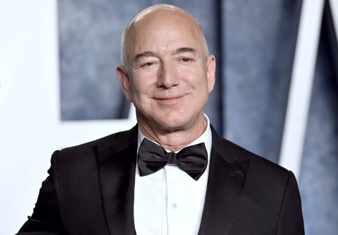 Jeff Bezos’un Süper Yatı Mykonos’ta