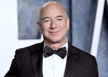 Jeff Bezos’un Süper Yatı Mykonos’ta
