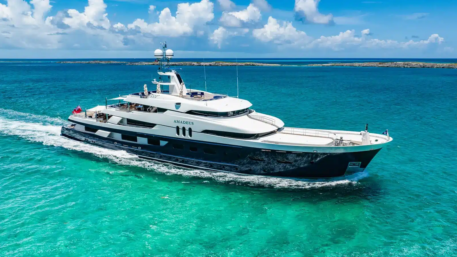 Amadeus (70,4m, Neue Jadewerft, €48,500,000)