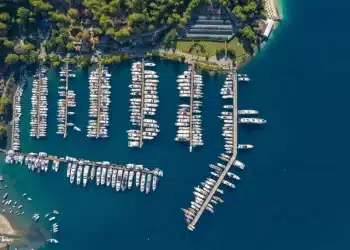 Lüks Marinalarda Bekleme Listesi Patladı