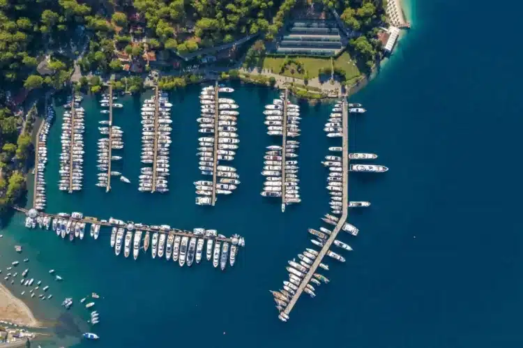 Lüks Marinalarda Bekleme Listesi Patladı