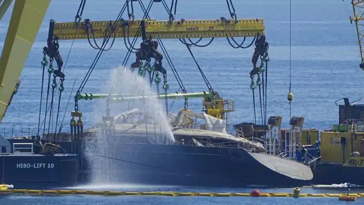 Bayesian Yeniden Yüzeyde: 7 Kişiye Mezar Olan Süperyat 1 Yıl Sonra Denizin Altından Çıkarıldı