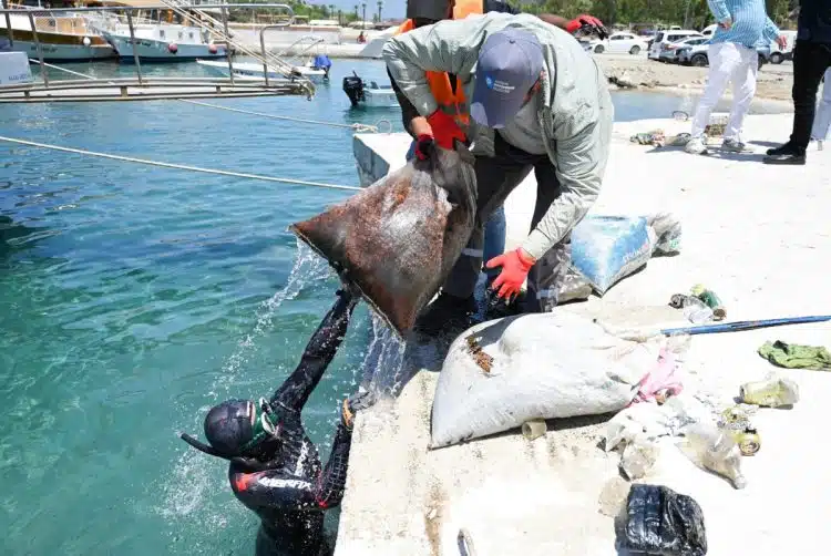 Demre’de Denizden 1 Ton Atık Çıktı: Maviye Sahip Çıkılıyor