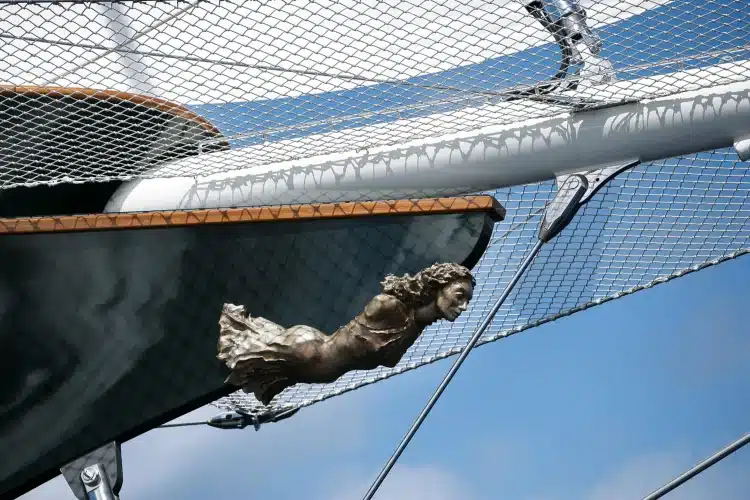 Göcek’teki Milyarderin Yatında Deniz Kızı Kim? Gizem Çözüldü!