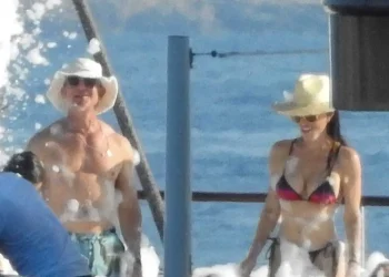 Jeff Bezos’un Yatında Köpük Partisi: Venedik Düğününden Önce Koru’da Renkli Anlar