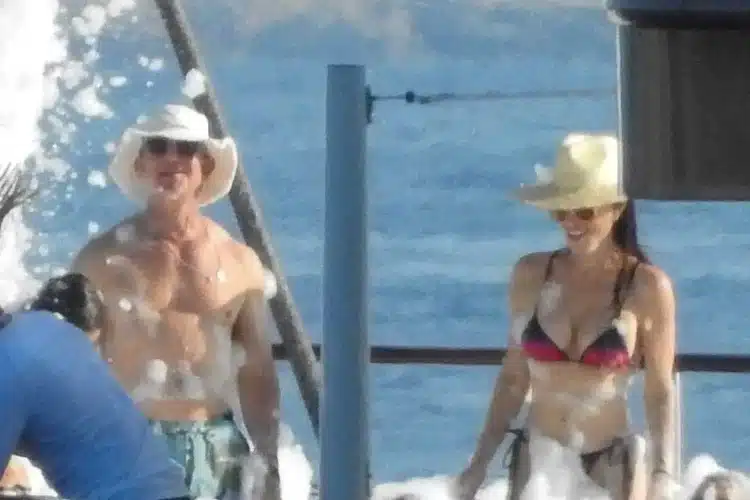 Jeff Bezos’un Yatında Köpük Partisi: Venedik Düğününden Önce Koru’da Renkli Anlar