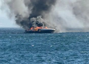 Lüks Yat Alevlere Teslim Oldu: ‘Illusion’dan 4 Kişi Kurtarıldı