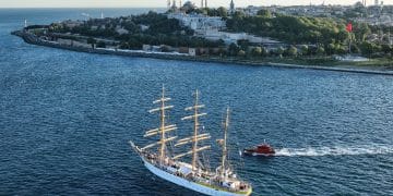 Romanya’nın Askeri Eğitim Gemisi Mircea, İstanbul Boğazı’ndan Geçti