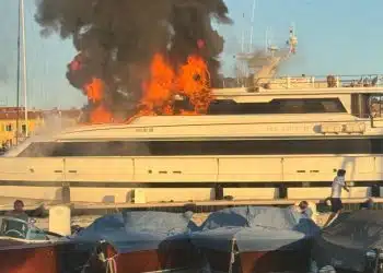 Saint Tropez’de Süperyat Yangını: Sea Lady II Alevlere Teslim