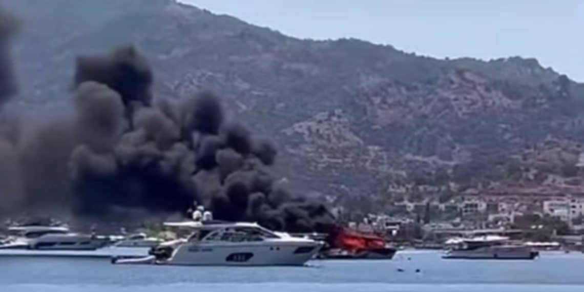 Bodrum’da Tekne Yangını: Alevler Koyu Dumanla Kapladı