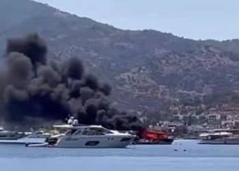 Bodrum’da Tekne Yangını: Alevler Koyu Dumanla Kapladı