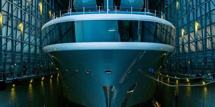 Lürssen’in 114 Metrelik İlk Metanol Yakıt Hücreli Süperyatı Cosmos’dan Son Fotoğraflar