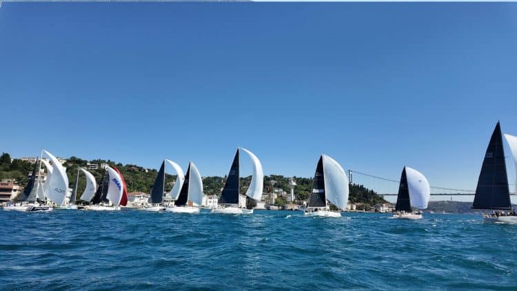 İstanbul Boğazı Yelkenlerle Şenlendi: 13. TAYK-Eker Olympos Regatta Sona Erdi