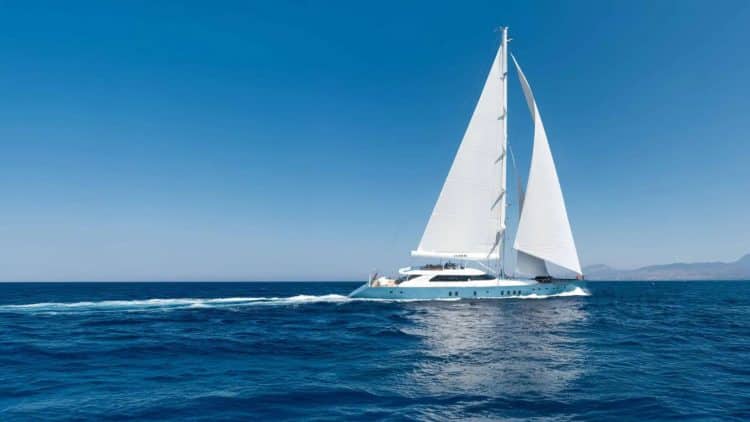 50 Metrelik Süperyat “All About U” Satışta