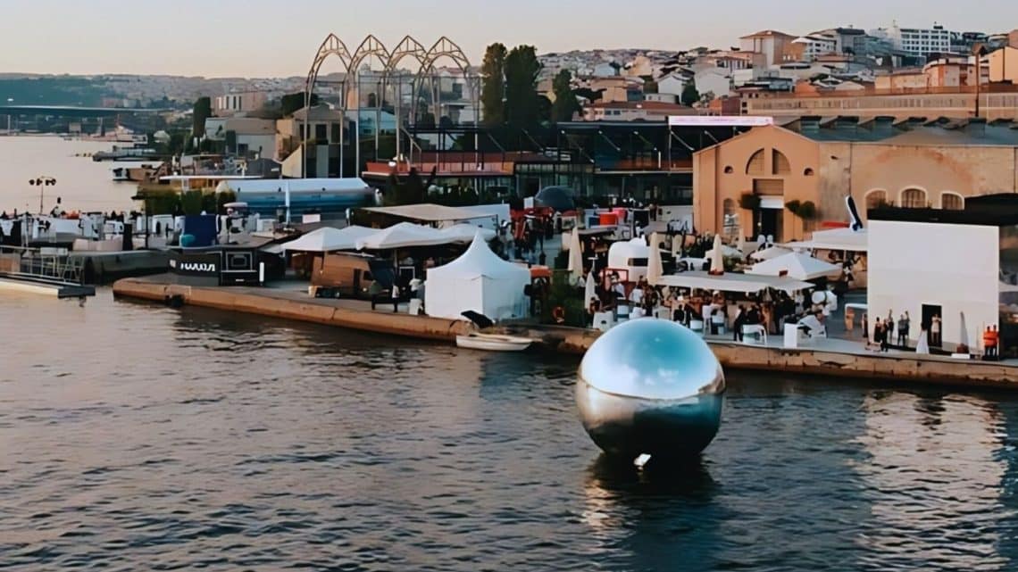 Ücretsiz Deniz Yolculuğuyla Sanata: Contemporary Istanbul’a Tekne Seferleri