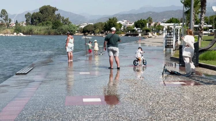 Fethiye’de Gelgit Etkisi: Deniz Suyu Kordona Kadar Yükseldi