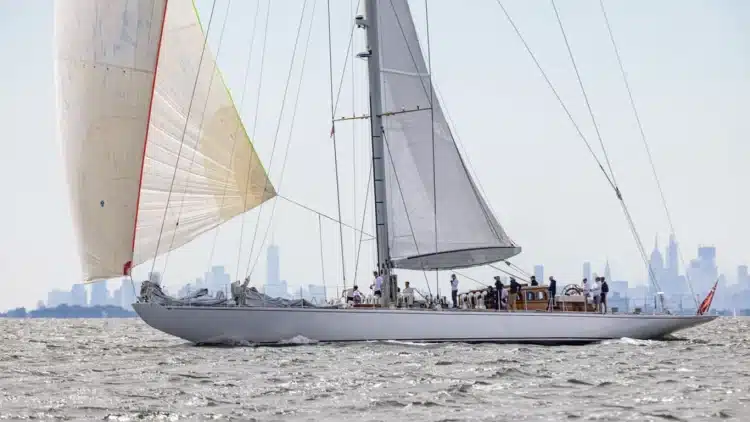 42 Metrelik J-Class Yelkenli Ranger Yeniden Satışta