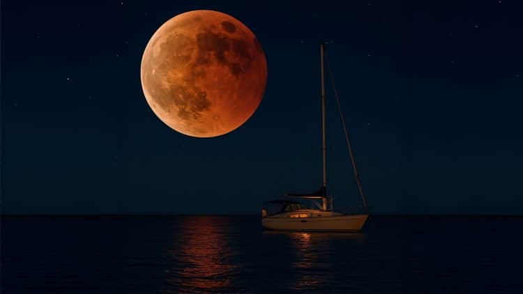 Kanlı Ay Tutulması Teknedeyken Daha da Etkileyici: Pazar Akşamı Gökyüzü Şöleni