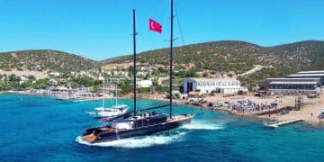 Oğuz Khan Bodrum’da Suya İndirildi: 50,5 Metrelik Yelkenli Lüks Detaylarla Tanıtıldı