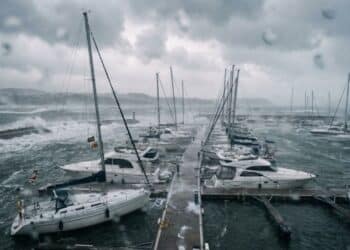 Denizciler İçin 4 Günlük Fırtına Rehberi