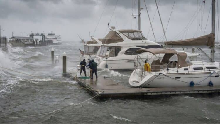 Lodosla Gelen Fırtına: Deniz Kapandı, Yatlar Bağlandı