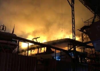 Fethiye’de tersanede yapımı süren teknede yangın