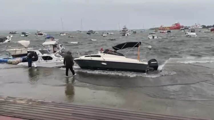 İstanbul’da Fırtına Teknelere Zarar Verdi: Tuzla, Pendik ve Kartal’da 45 Tekne Hasar Gördü