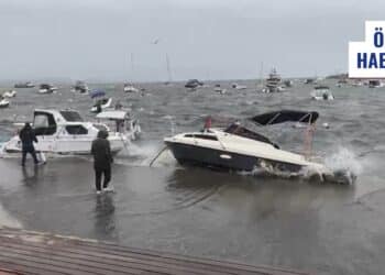Lodos İstanbul Sahillerini Vurdu: Tuzla’da Tekneler Karaya Oturdu