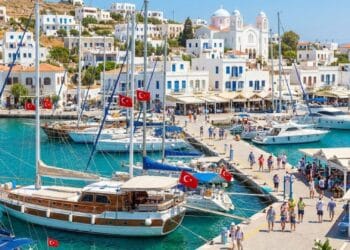 Yunanistan Adalarda Türk Turistler İçin KDV’yi Düşürdü: Şimdi Hangi Ülke Daha Avantajlı?