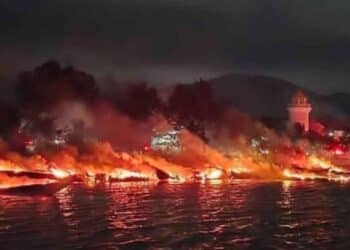 Tayland’da 24 Sürat Teknesi Yandı