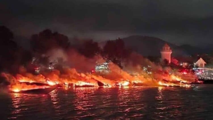 Tayland’da 24 Sürat Teknesi Yandı