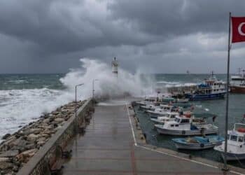 Ege’de 1000 hPa’lık Alçak Basınç Etkili: Denizlerde Fırtına ve Yüksek Dalga Uyarısı