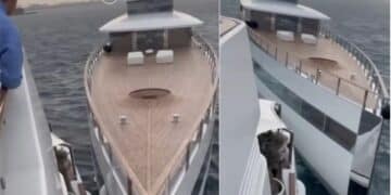 Steve Jobs’un Eski Yatı Venus, Napoli Açıklarında Diğer Yata Çarptı
