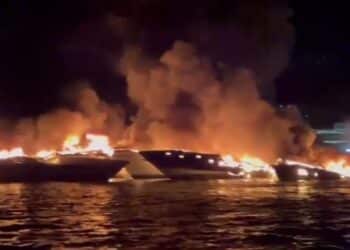 Yalıkavak Marina’da 8 Motoryatı Etkileyen Yangın Kontrol Altına Alındı