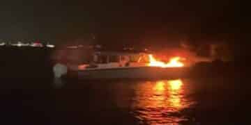 Kadıköy Açıklarında Tekne Yangını: 4 Kişi Tahliye Edildi