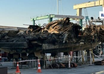 Yalıkavak Marina’da Yangının Başladığı Sigortasız Yat Sonunda Sudan Çıkarıldı