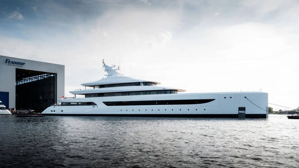 Feadship’in 90 Metrelik Project 828’i Amsterdam’da Suya İndi