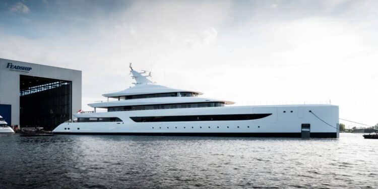 Feadship’in 90 Metrelik Project 828’i Amsterdam’da Suya İndi