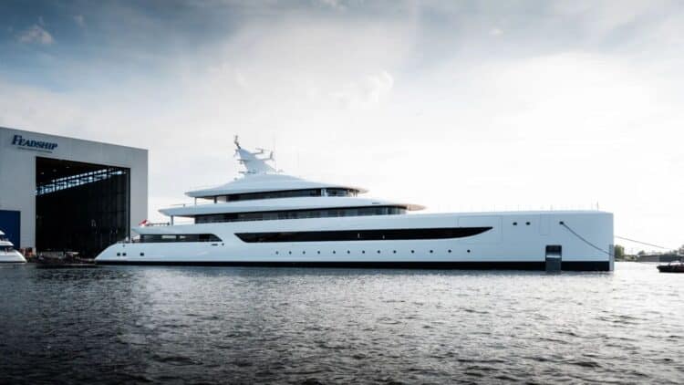 Feadship’in 90 Metrelik Project 828’i Amsterdam’da Suya İndi